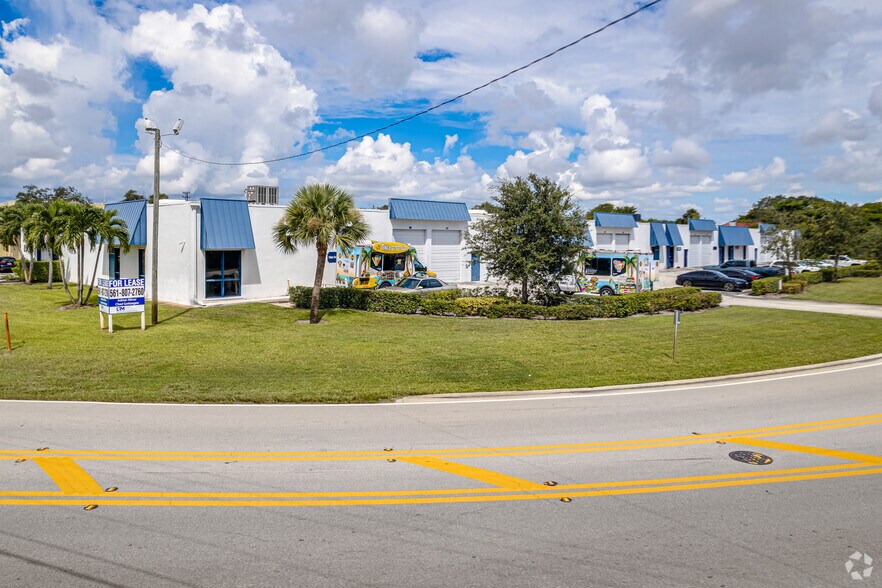 More Photos Of 1021 S Rogers Cir, Boca Raton Warehouse For Lease