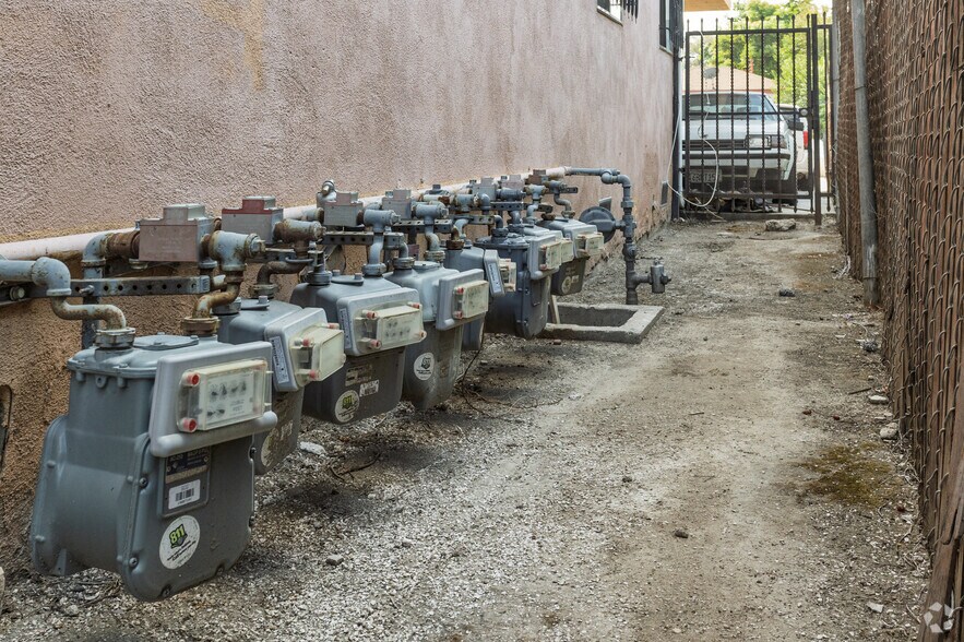 More Photos Of 533-535 W 75th St, Los Angeles Apartments For Sale