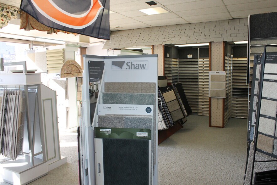 More Photos Of 325 W Elm St, Sycamore General Retail For Sale