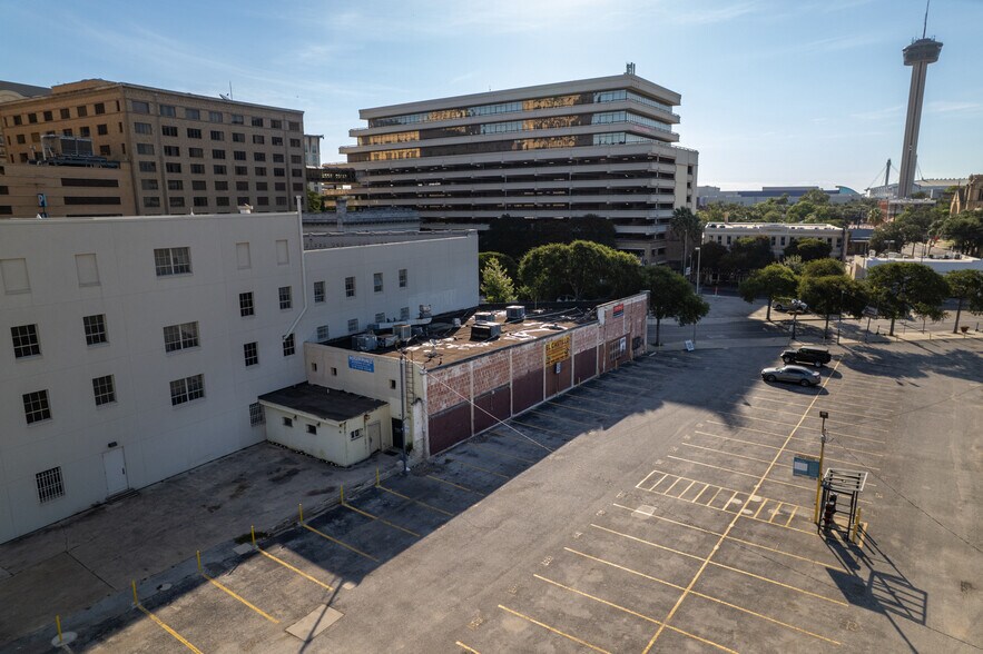 More Photos Of 425-427 S Saint Marys St, San Antonio Storefront Retail Office For Sale