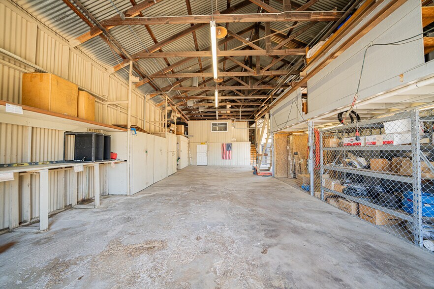 More Photos Of 118 Industrial Blvd, Kilgore Flex For Lease