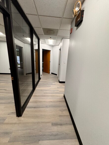 More Photos Of 8835 Columbia 100 Pky, Columbia Flex For Lease