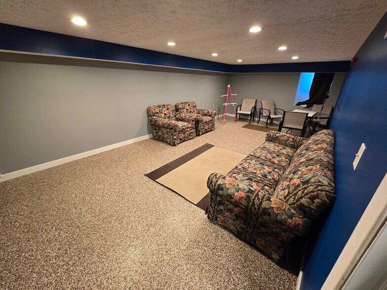 More Photos Of 661 N County Road 25A, Troy Daycare Center For Lease