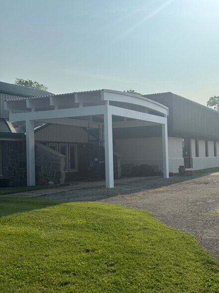 More Photos Of 111 Aiken St, Hope Light Distribution For Lease