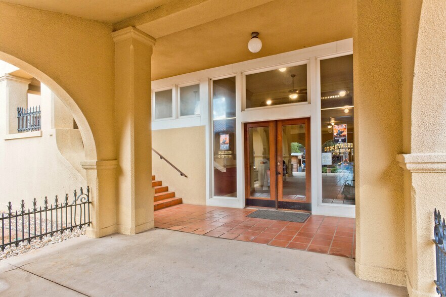 More Photos Of 131 E Exchange Ave, Fort Worth Office Residential For Lease