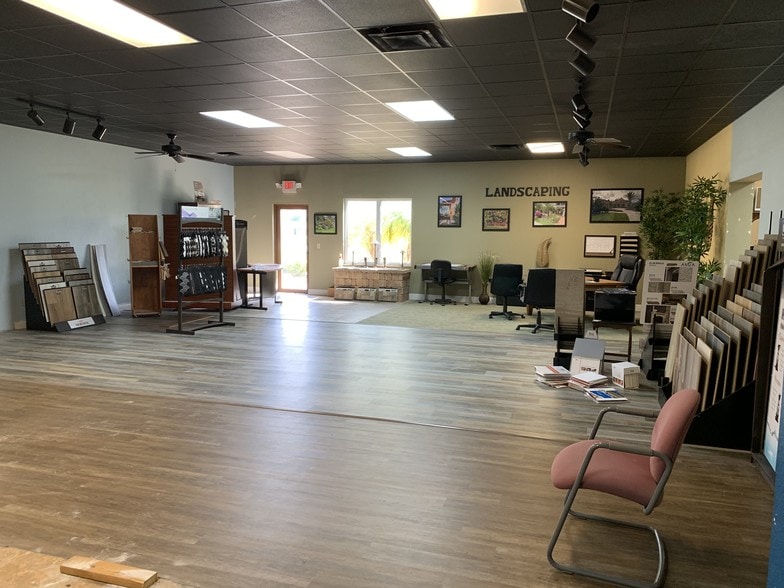 More Photos Of 32379 Broadway St, Sebring Storefront For Sale