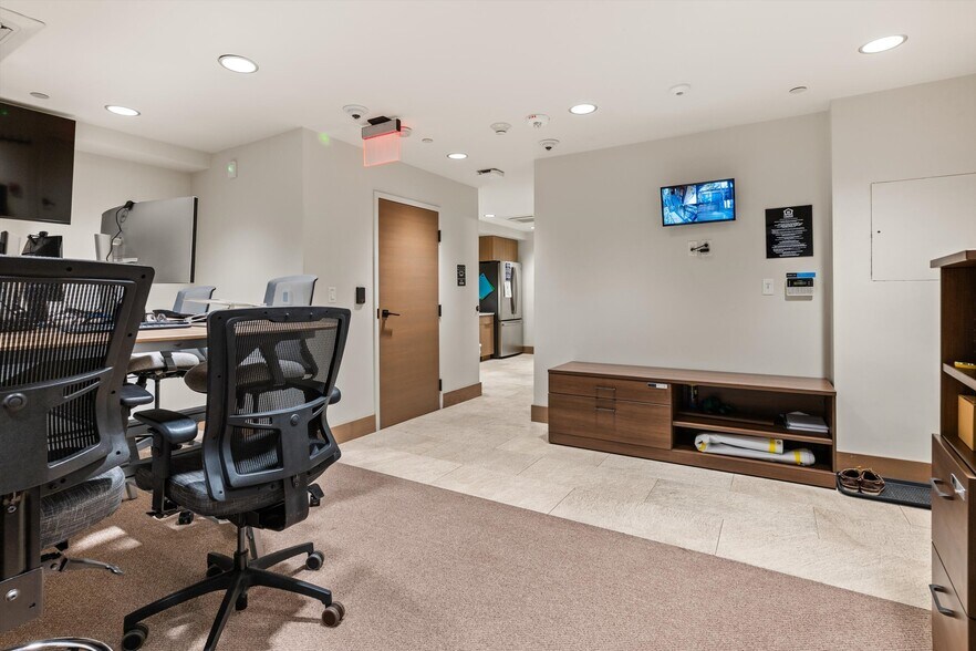 More Photos Of 122 W Main St, Aspen Office Residential For Sale