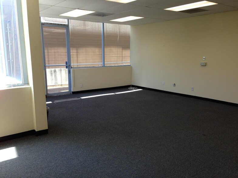 More Photos Of 11040 Santa Monica Blvd, Los Angeles Office For Lease
