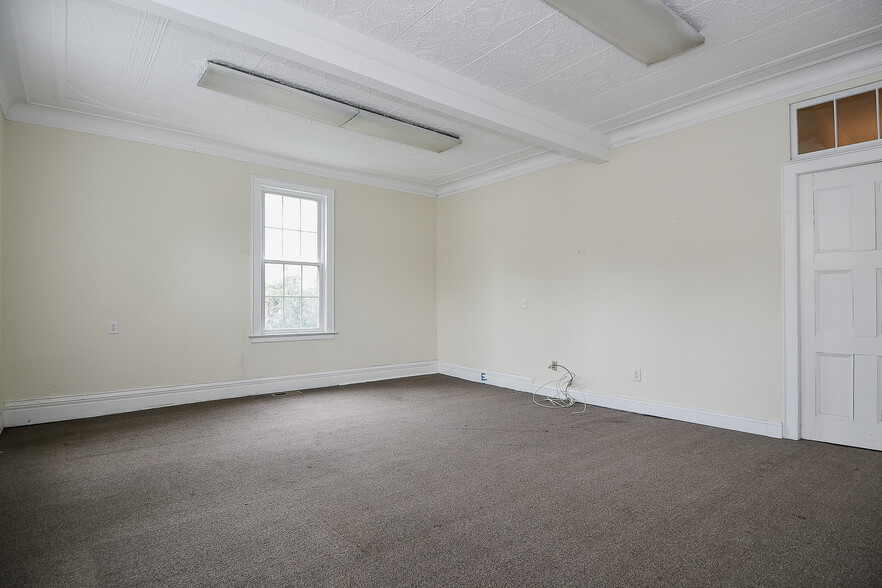 More Photos Of 93-97 Broad St, Middletown Office For Sale