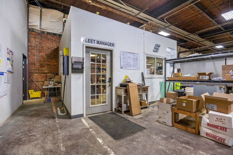 More Photos Of 808 Rhoads Ave, Columbus Warehouse For Lease