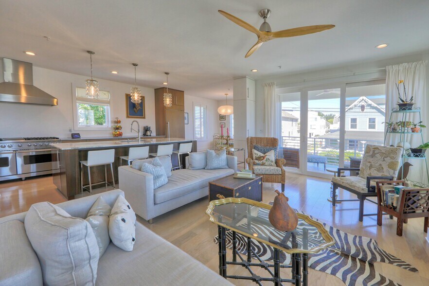 More Photos Of 205 E Savannah Rd, Lewes Specialty For Sale