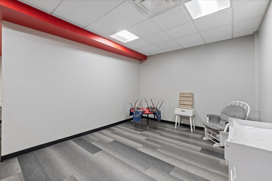 More Photos Of 7 S 4th St, Council Bluffs Health Club For Lease