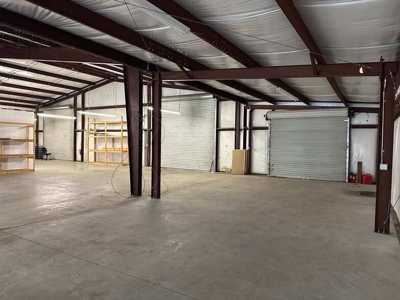 More Photos Of 110 Crossway Rd, Tallahassee Warehouse For Lease
