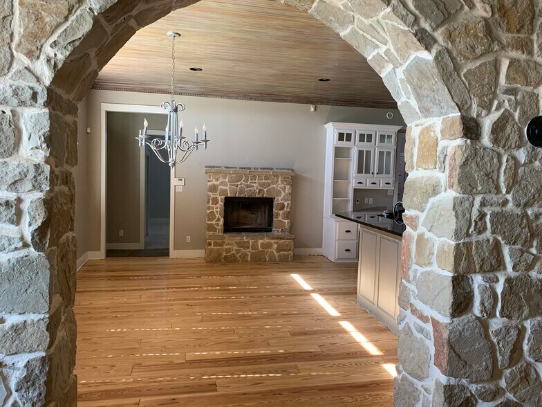 More Photos Of 5518 County Road 126, McKinney Office Residential For Lease