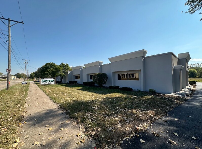 Primary Photo Of 805 W 35th St, Davenport Office For Lease