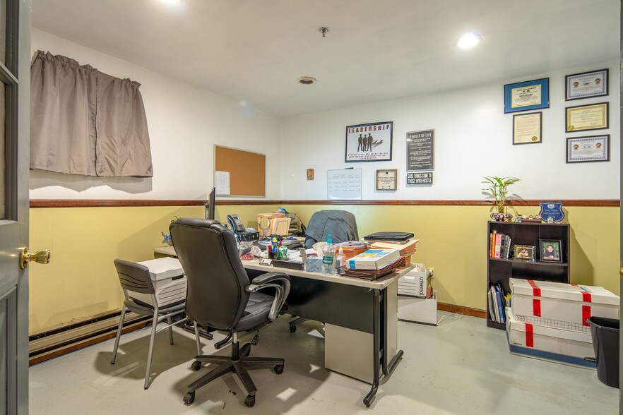 More Photos Of 86-90 Forrest St, Jersey City Warehouse For Lease