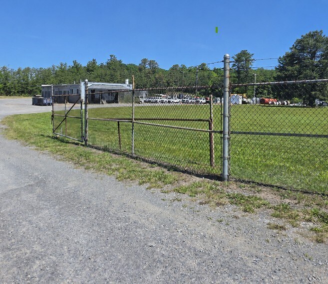 More Photos Of 351 Stanaford Rd, Beckley Warehouse For Lease