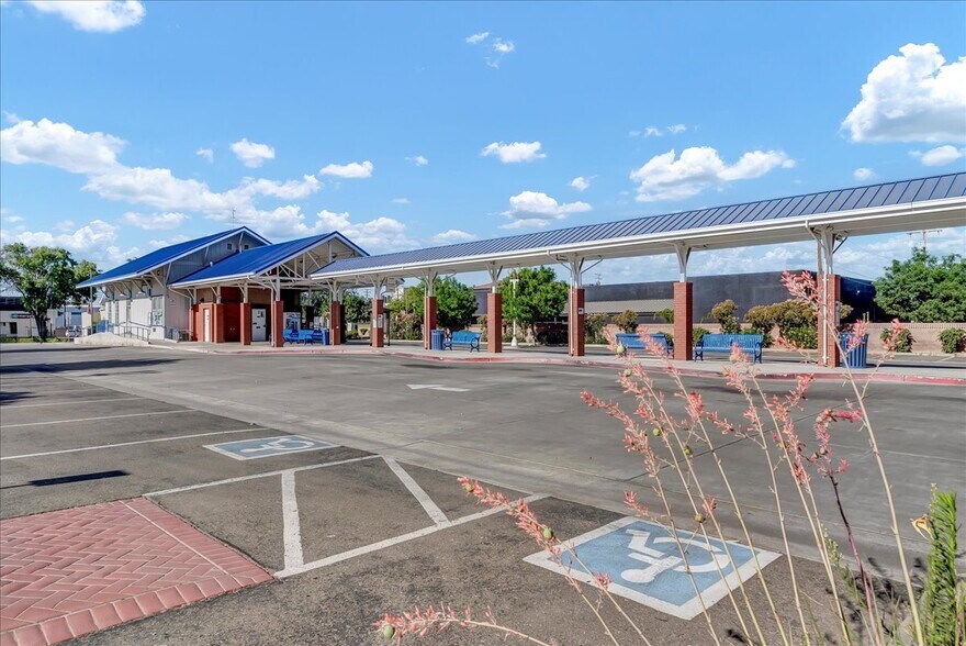 More Photos Of 504 W 7th St, Hanford Freestanding For Sale