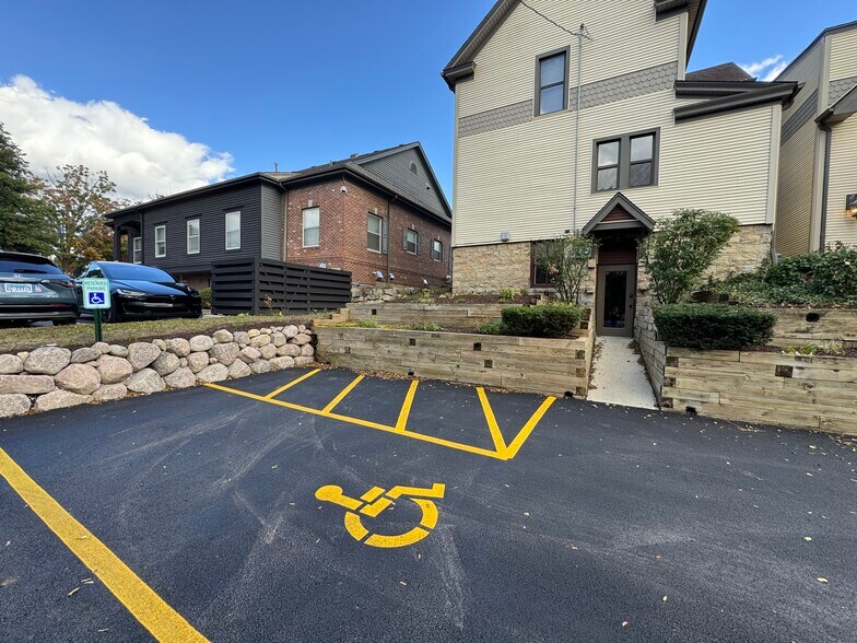 More Photos Of 121 N Washington St, Naperville Medical For Lease