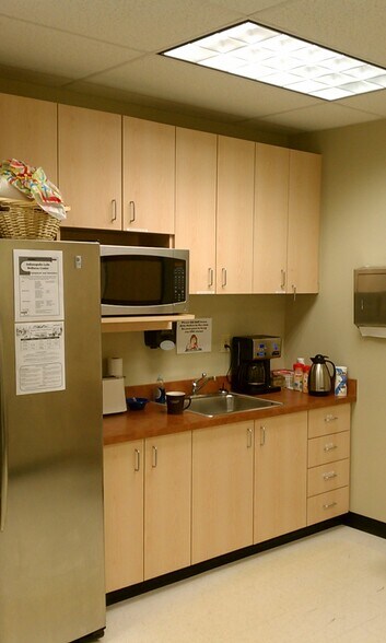 More Photos Of 2425 N Meridian St, Indianapolis Medical For Lease