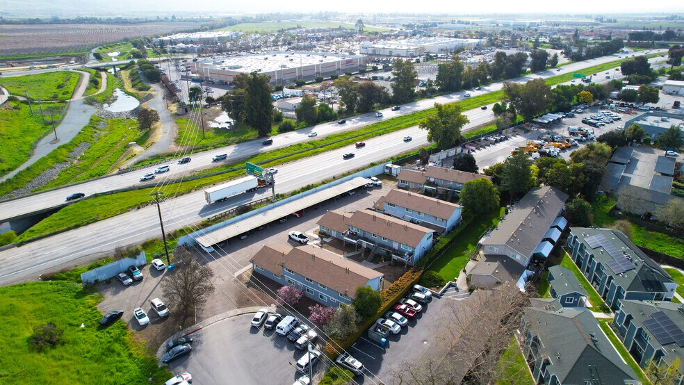 More Photos Of 590 Stoney Ct, Gilroy Apartments For Sale