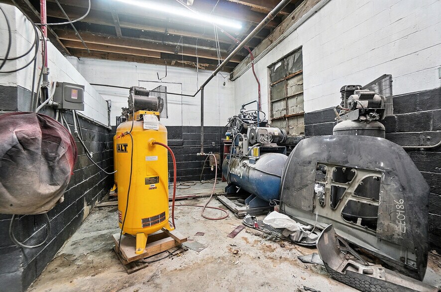 More Photos Of 603 S Broadway St, Dayton Warehouse For Sale