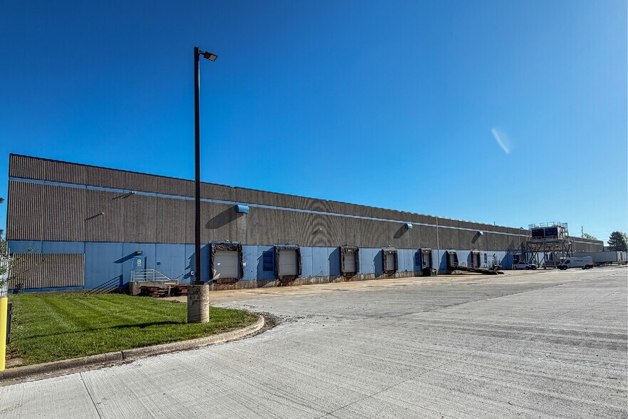 More Photos Of 7601 NW 107th Ter, Kansas City Distribution For Sale