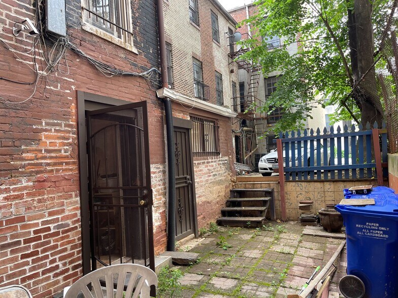 More Photos Of 406 5th St NW, Washington Office For Lease