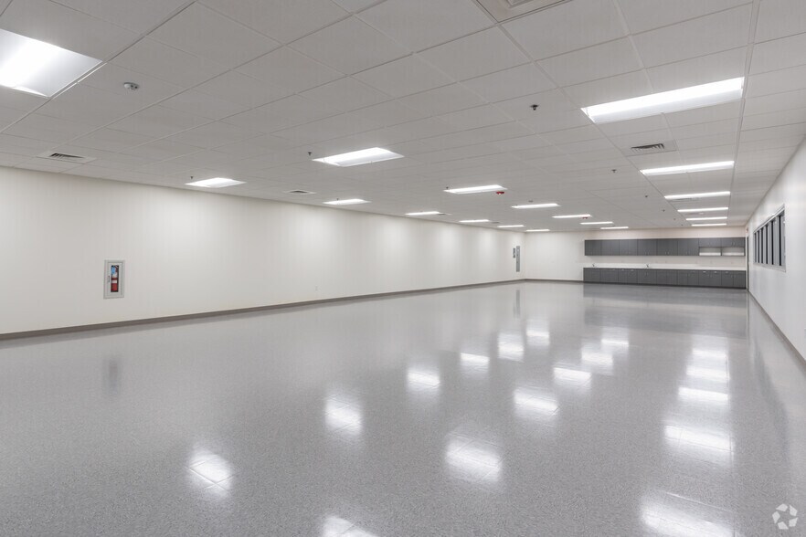 More Photos Of 9750 Commerce Cir, Kutztown Distribution For Lease