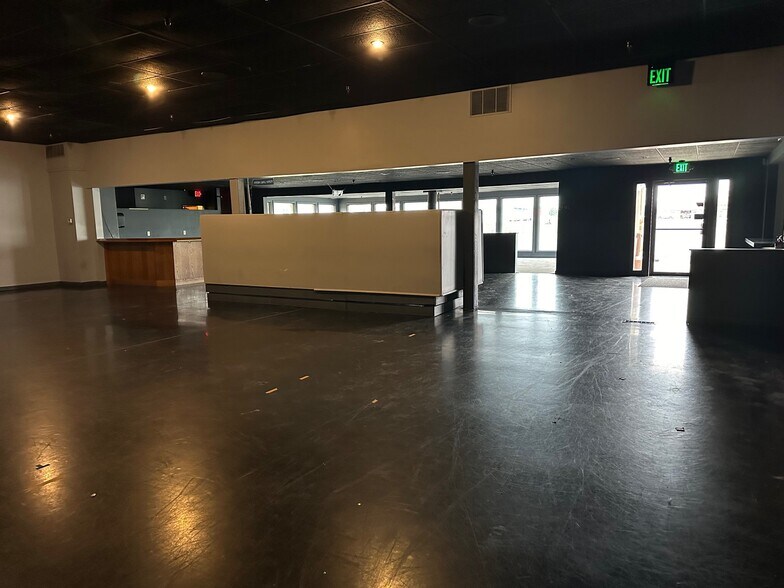 More Photos Of 310 W Wendell Jacob Ave, Angola Freestanding For Lease