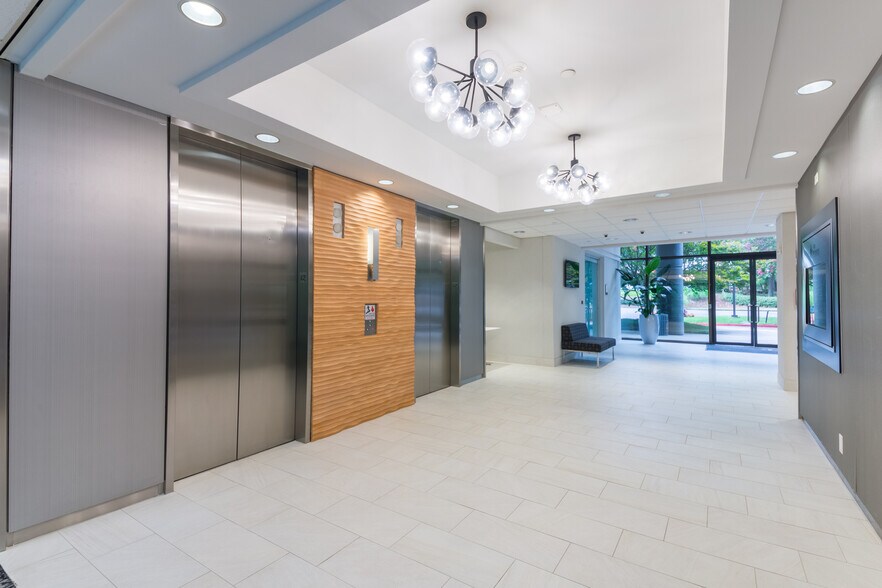 More Photos Of 500 Northridge Rd, Atlanta Office For Lease