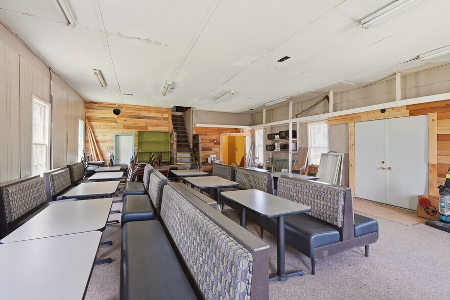 More Photos Of 31 S Front St, Burbank Storefront Retail Residential For Sale