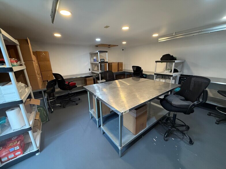More Photos Of 215 S 19th St, Springfield Industrial For Lease