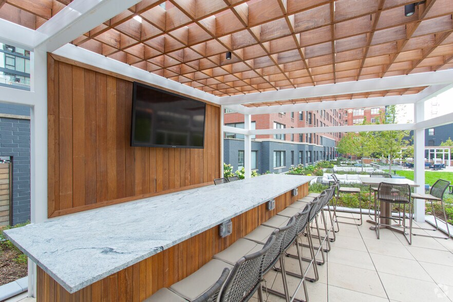 More Photos Of 320 W Illinois St, Chicago Apartments For Lease