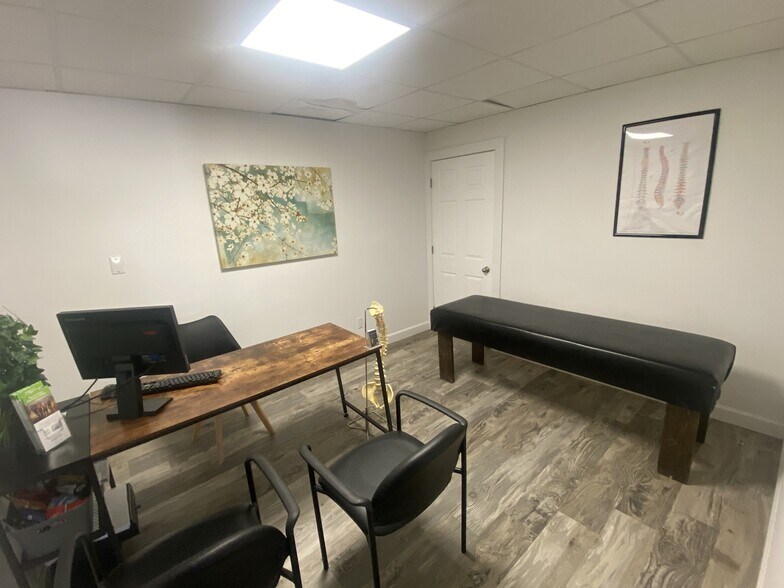 More Photos Of 1 Proactive Dr, New Florence Hotel For Sale