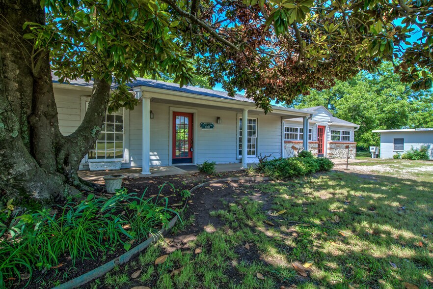 More Photos Of 2600 Arlington St, Ada Office Residential For Sale