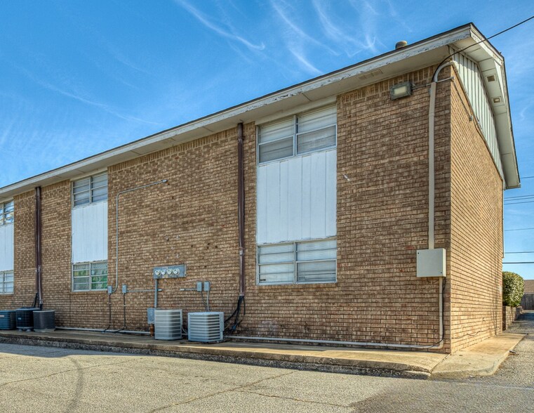 More Photos Of 7215-7219 N MacArthur Blvd, Warr Acres Apartments For Sale