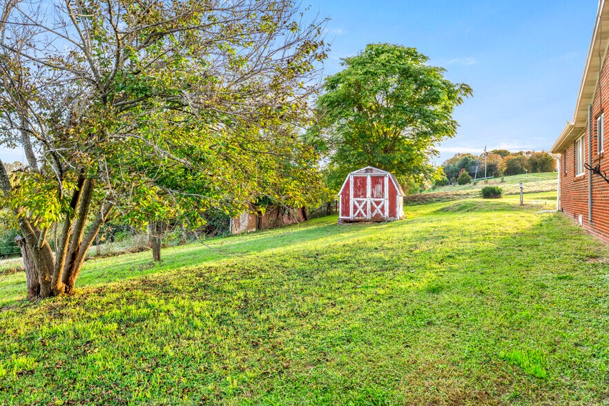 More Photos Of 310 Goose Creek Rd, Dandridge Office For Sale