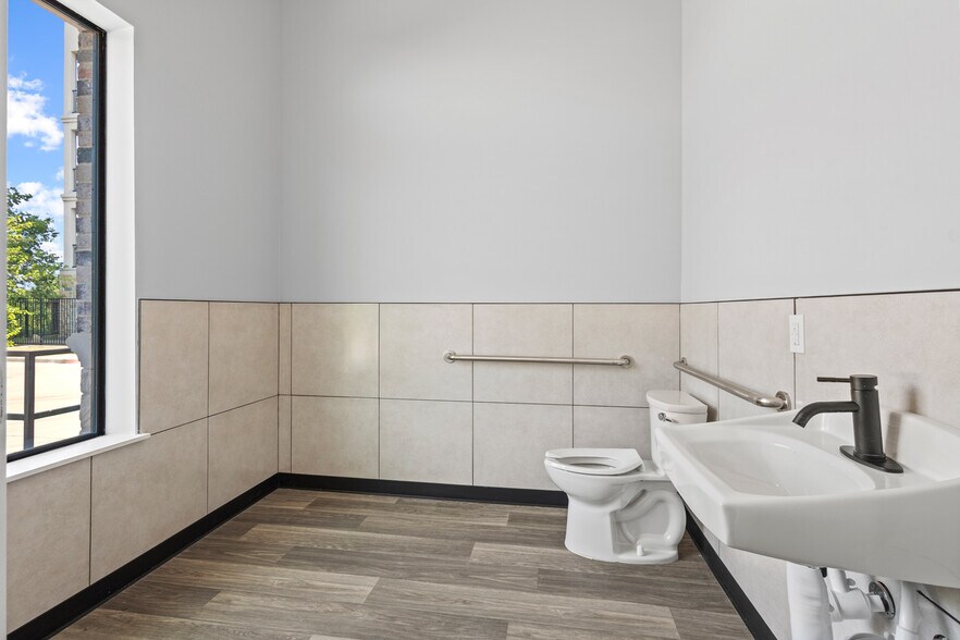More Photos Of 800 N Plano Rd, Richardson Medical For Lease