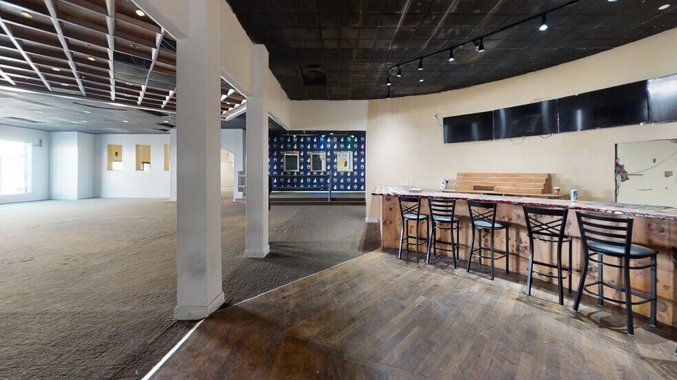 Primary Photo Of 546-566 Main St, Laconia Bar For Lease