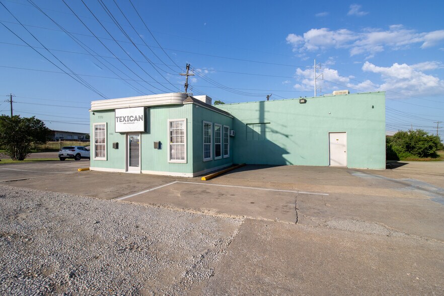 More Photos Of 7101 Harry Hines Blvd, Dallas Restaurant For Lease