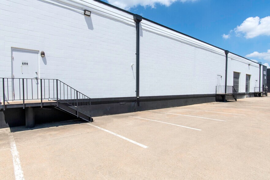 More Photos Of 1002 N Central Expy, Richardson Unknown For Lease