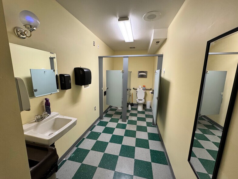 More Photos Of 160 Kelly Rd, Kalispell Flex For Lease