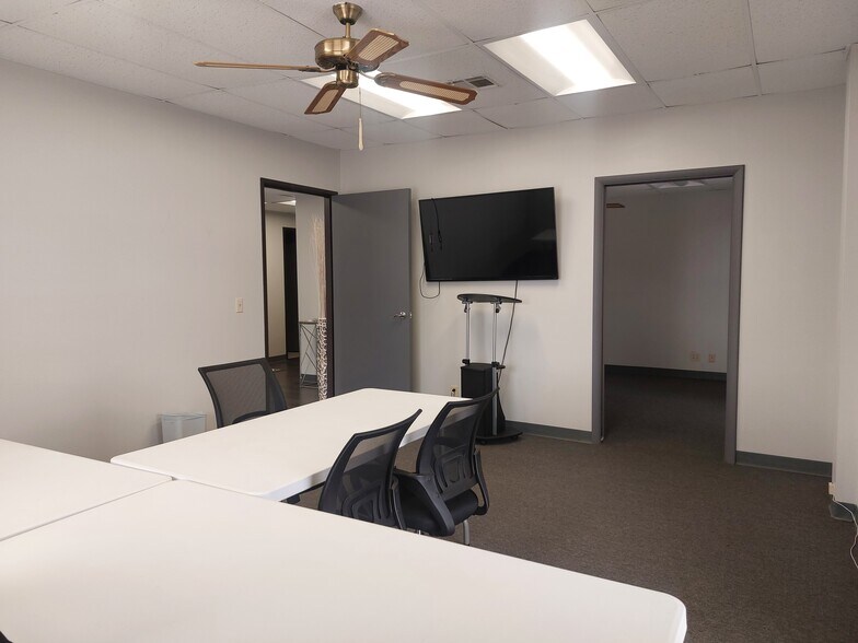 More Photos Of 6035 S 116th East Ave, Tulsa Manufacturing For Lease