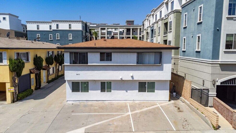 More Photos Of 1611 Brockton Ave, Los Angeles Apartments For Sale