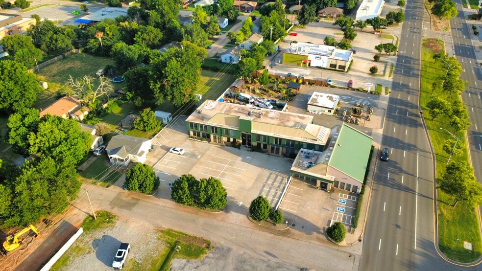 More Photos Of 2 E 11th St, Edmond Office For Sale