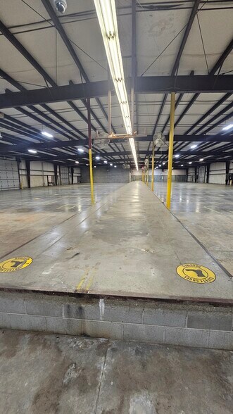 More Photos Of 2701 Southridge Dr, Wichita Falls Distribution For Lease