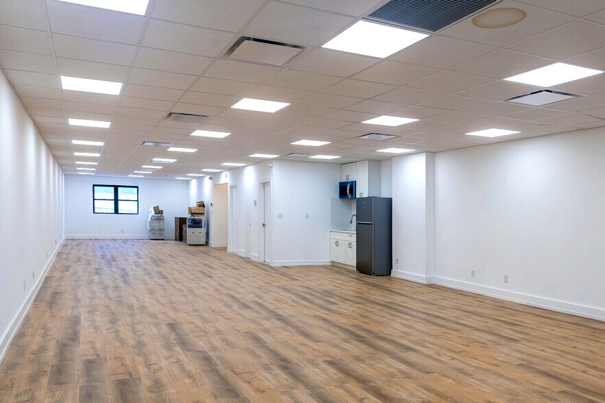 More Photos Of 3858 11th St, Long Island City Warehouse For Lease