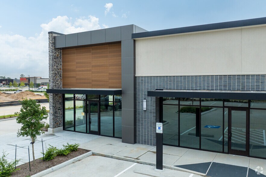 More Photos Of SEC of Woodland Hills Dr @ Madera Run Parkway, Atascocita Unknown For Lease