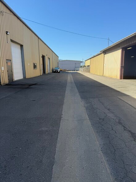 More Photos Of 1360-1366 Burton Ave, Salinas Warehouse For Sale